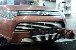 Накладка на решетку радиатора d12 Mitsubishi Outlander 2012-