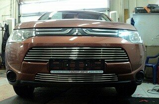 Накладка на решетку радиатора d12 Mitsubishi Outlander 2012-